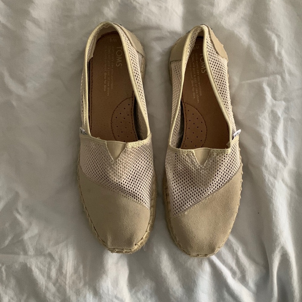 Toms beige suede and mesh size 8